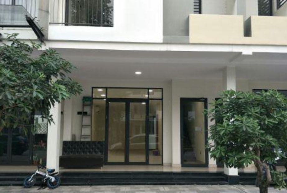 Chính chủ bán gấp nhà liền kề hướng Tây Nam Vinhomes Thăng Long, diện tích 145m2